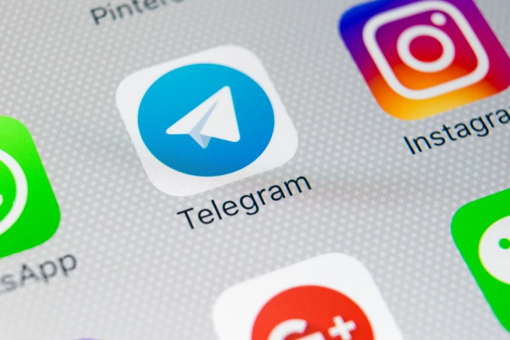AI identifies user profile pictures on the Telegram social platform to determine gender, age, skin color, and ethnicity, enabling targeted marketing.